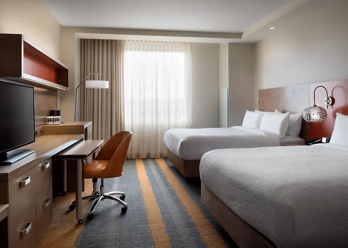 Courtyard By Marriott Downtown