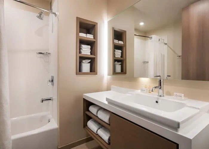 Courtyard By Marriott Downtown