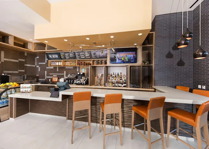Courtyard By Marriott Downtown Hotel