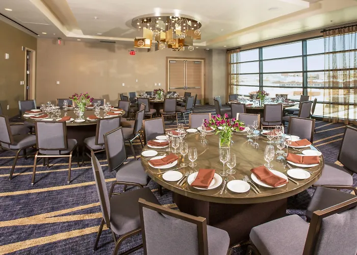 Courtyard By Marriott Downtown Hotel