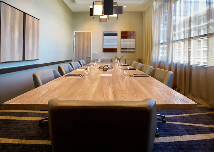 Courtyard By Marriott Downtown 3*