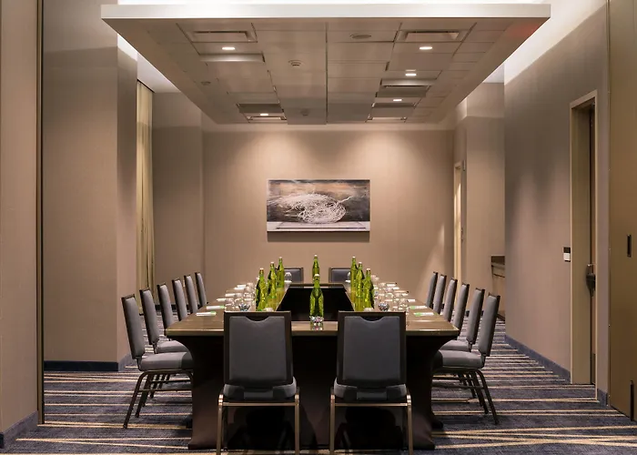 Courtyard By Marriott Downtown Hotel