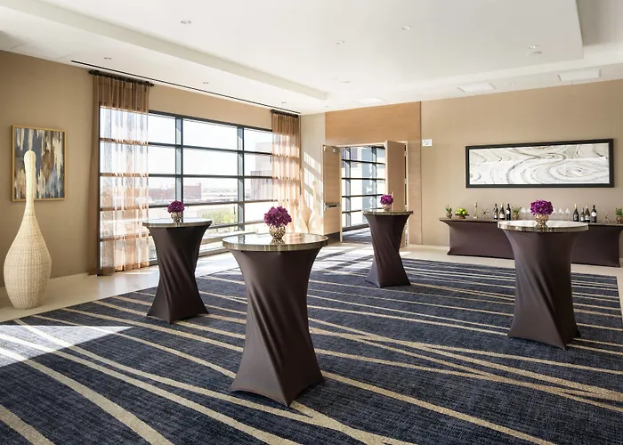 Courtyard By Marriott Downtown Hotel Phoenix