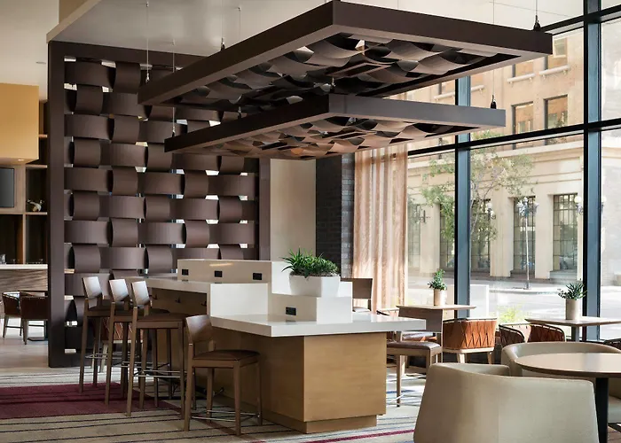 Courtyard By Marriott Downtown Hotel